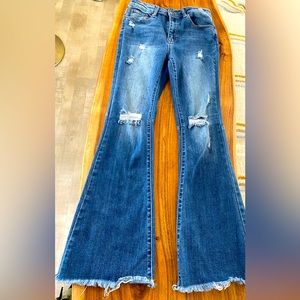 Risen bell bottom jeans. Worn once